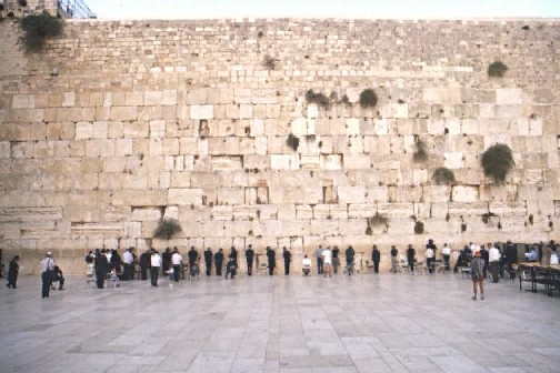 De laatste verzameling van de volken tegen het aardse Jeruzalem belemmert het zicht op het nieuwe hemelse Jeruzalem.