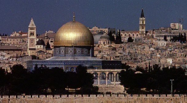 Jeruzalem is de steen des aanstoots, waaraan de volken, zowel Joden, Christenen en Moslims, zich in de eindtijd zullen stoten.