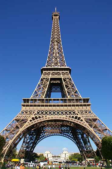 De Eiffeltoren is een combinatie van de uitvinding van staal en het menselijk kunnen.